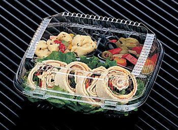Pactiv YCI811230000 Clearview SmartLock Plastic Hinged Container, 3 Sections, 8.2" x 8.3" x 2.9" - 200 / Case